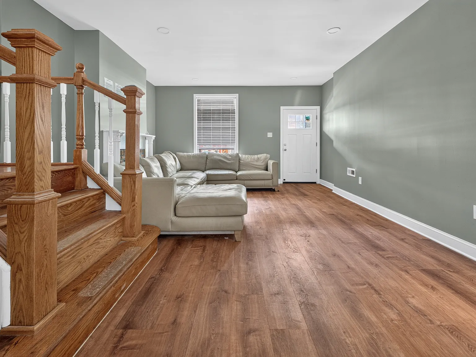 3 bed, 1420 sqft, $1,990 — Photo 3