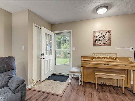 3rd image of 8723 Fox Rest Dr
