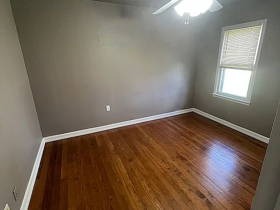 3rd image of 605 W Maddux St