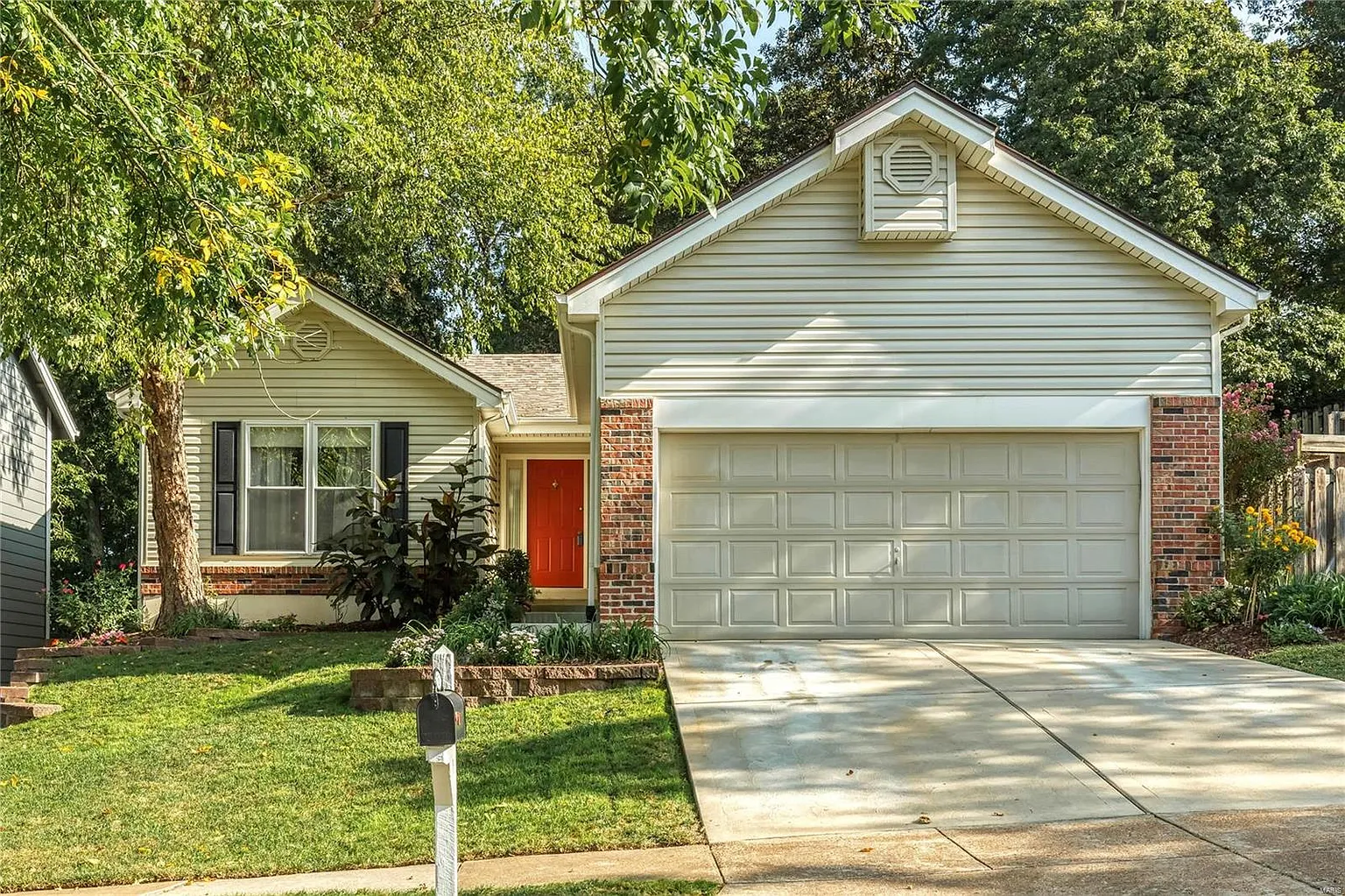 715 Ginger Wood Ct photo 1