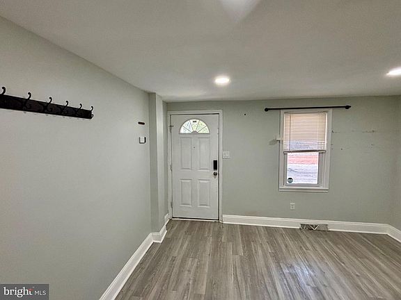 4th image of 16 E Federal St