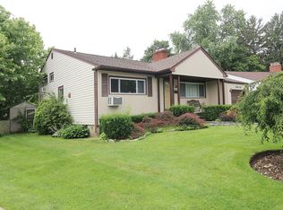 24 Tacoma Ln, Syosset, NY 11791