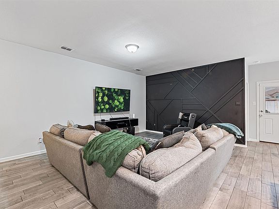 5th image of 9124 High Stirrup Ln