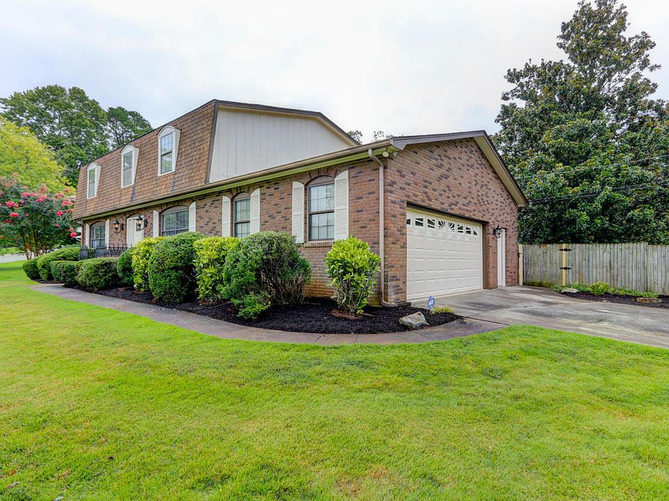 1st image of 501 Villa Crest Dr
