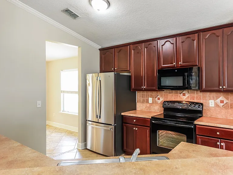 2732 Woodsdale Dr — Photo 7
