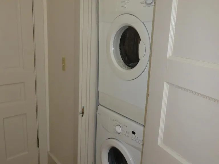 35 Green St #1 — Photo 16