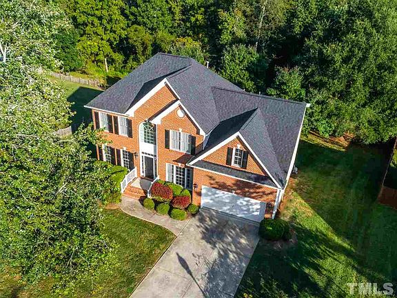 3rd image of 407 Dairy Farm Dr