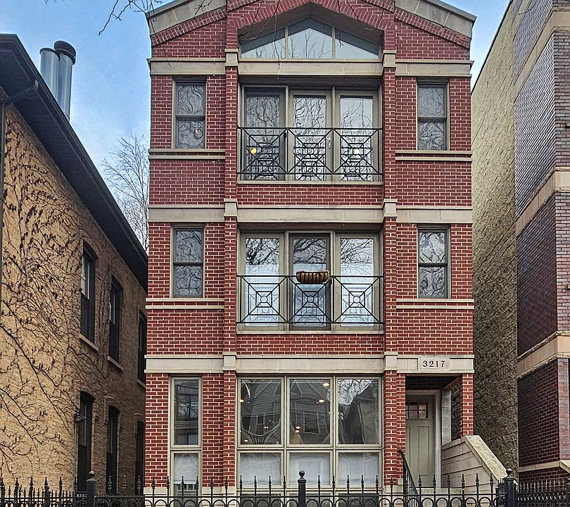 1st image of 3217 N Kenmore Ave Unit 3