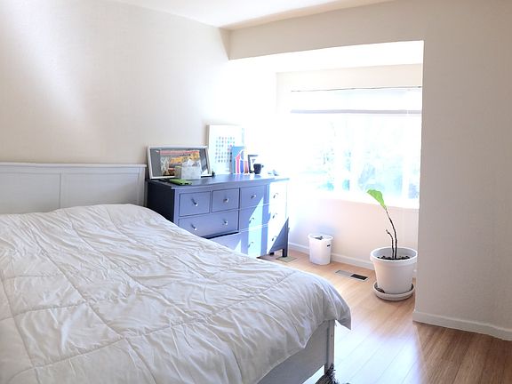 Master bedroom (Photo from prior tenancy, shown for layout)