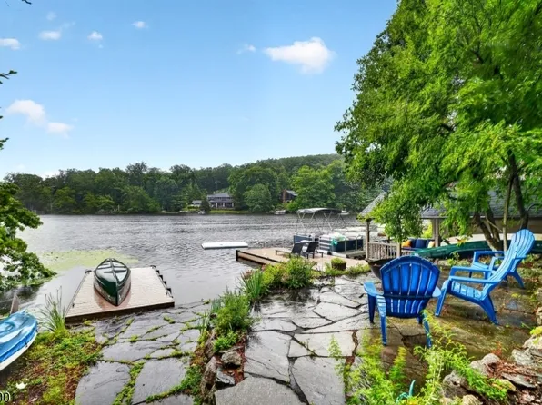 106 Demarest Rd, Bloomingdale Boro, NJ 07403