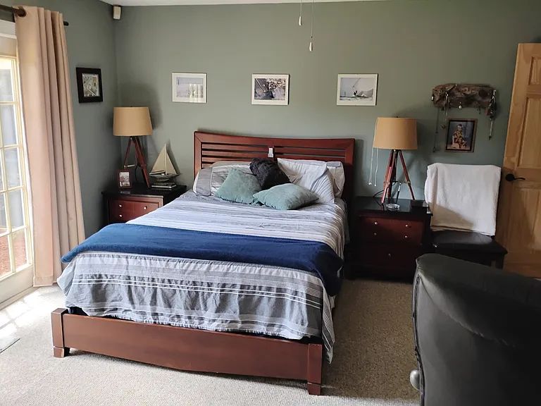 639 Lindell Blvd — Photo 2