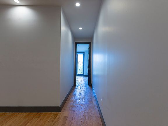 4th image of 182 Jefferson Ave #4B