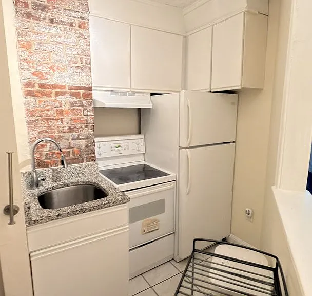 393 Langley Rd #3 — Photo 7