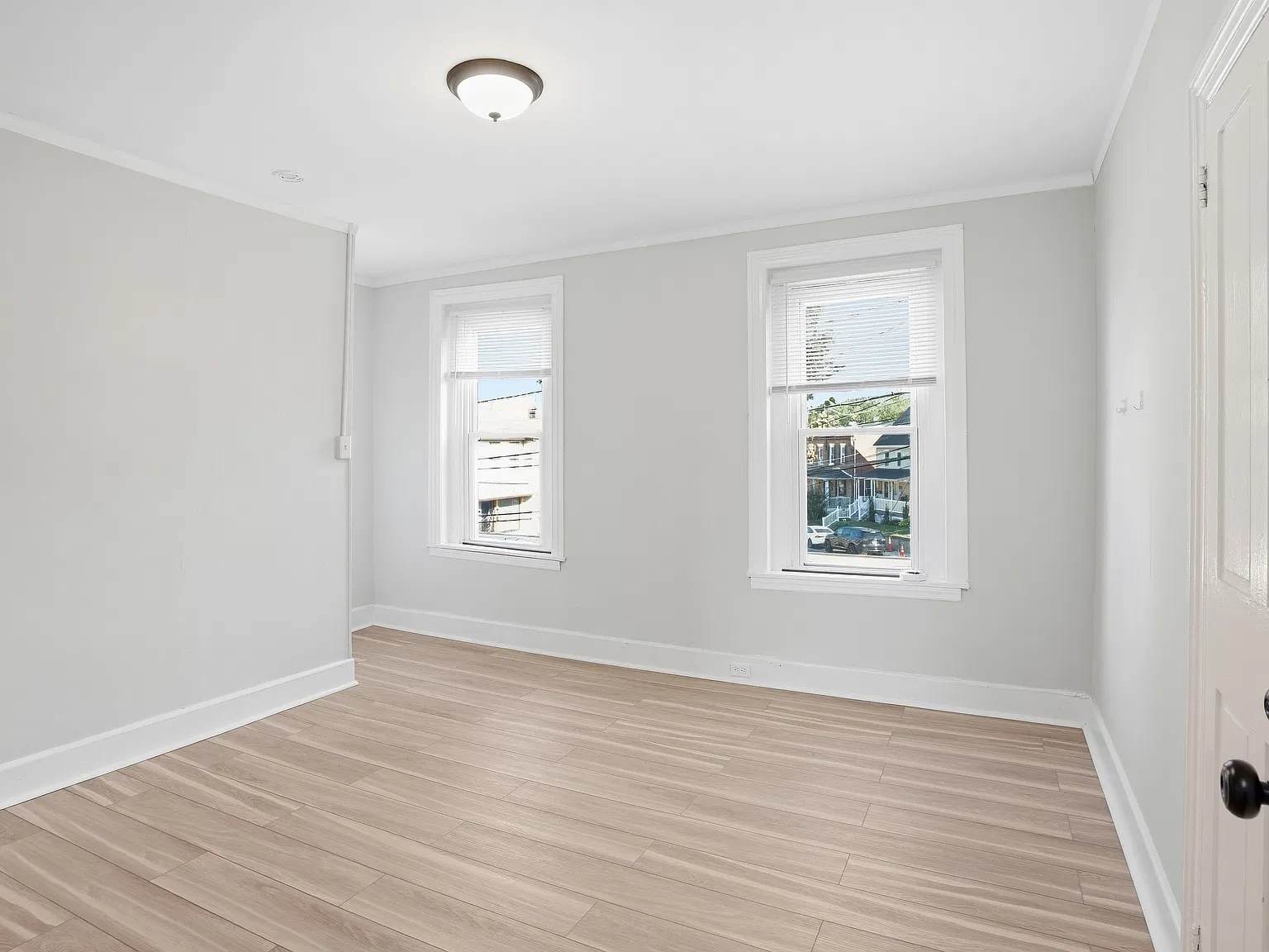 3 bed, 1.5 bath, 2946 sqft, $3,395 — Photo 4