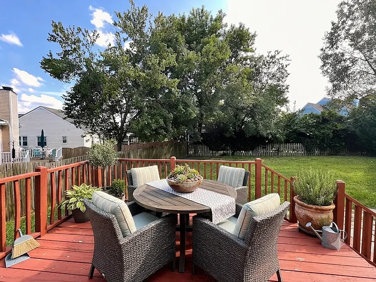 Deck-Virtually Staged