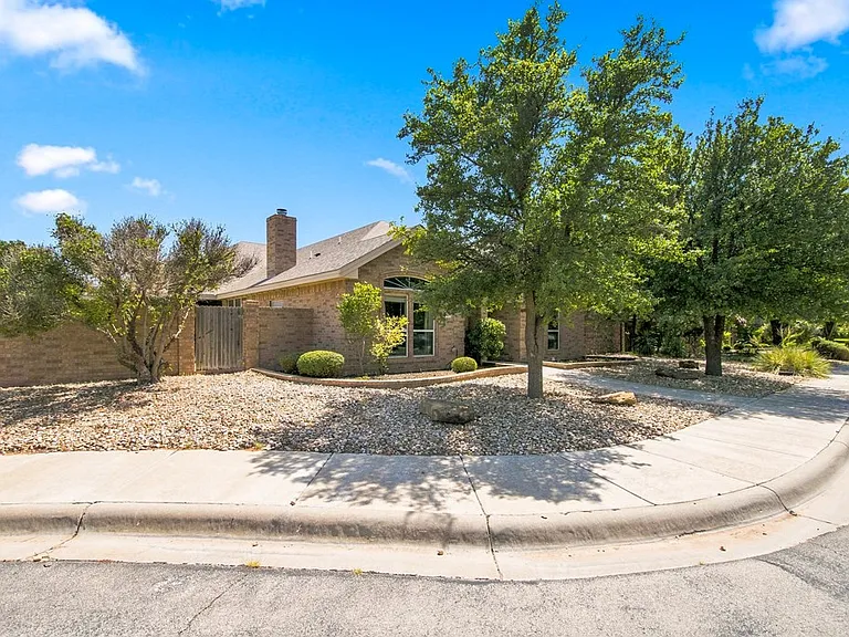 5513 Carmel Ct — Photo 3