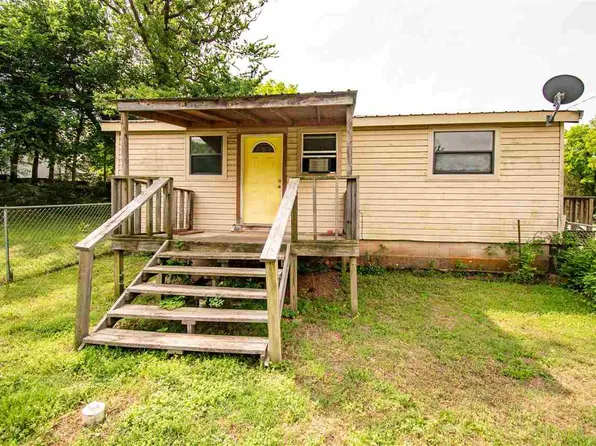 213 S B St, Yale, OK 74085