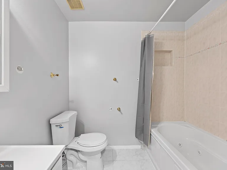 9808 47th Pl #302 — Photo 31