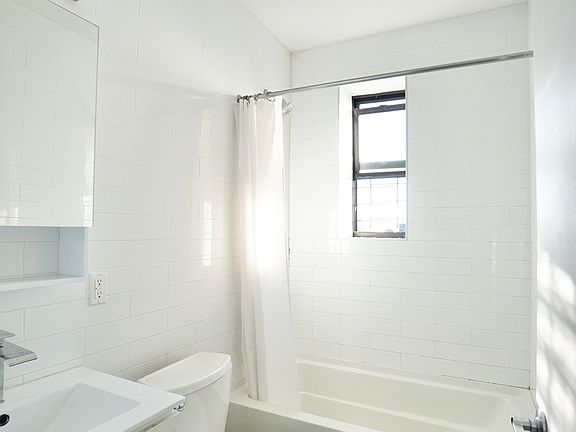 5th image of 25 Fort Washington Ave