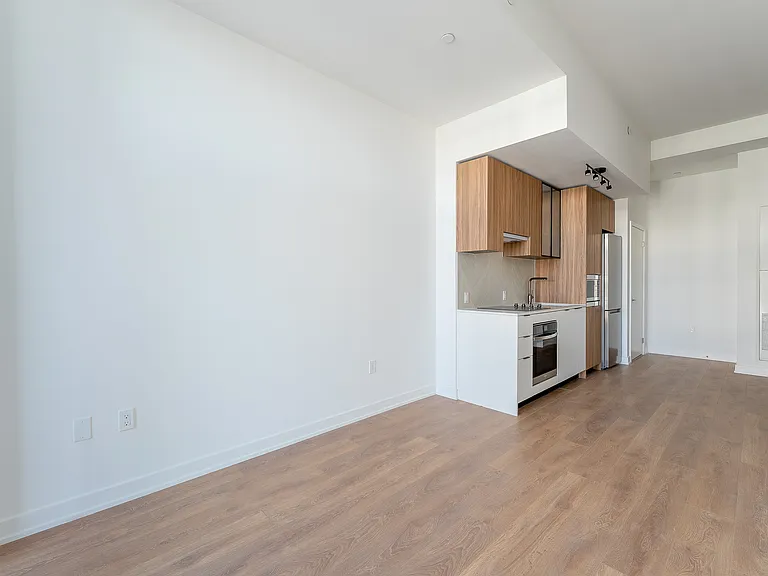 1037 The Queensway #910 — Photo 11