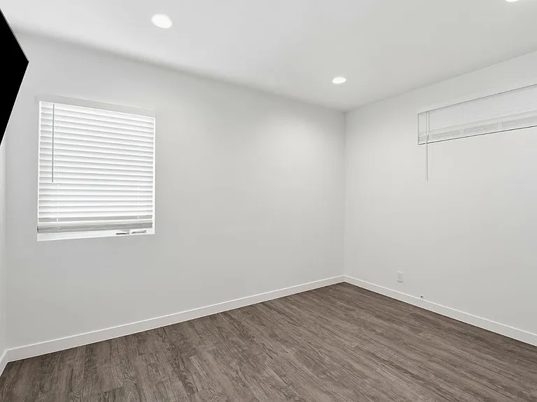 17055 Gault St #17055 — Photo 14