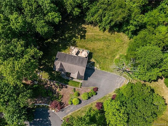 4th image of 43 Deer Run Rd