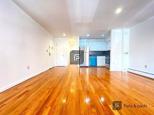 5th image of 450 Carlton Ave #3