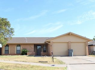 6909 SW Fenwick Ave, Lawton, OK 73505