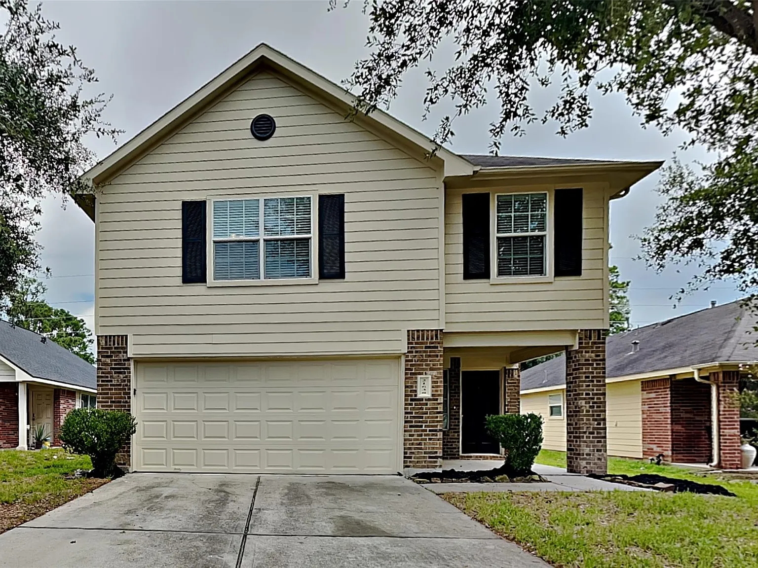 4 bed, 2.5 bath, 2060 sqft, $2,195 — Photo 1