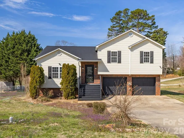 311 N Meadow Dr, Morganton, NC 28655