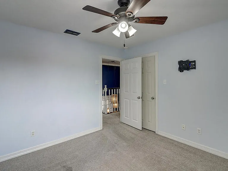 7810 Duchess St — Photo 17