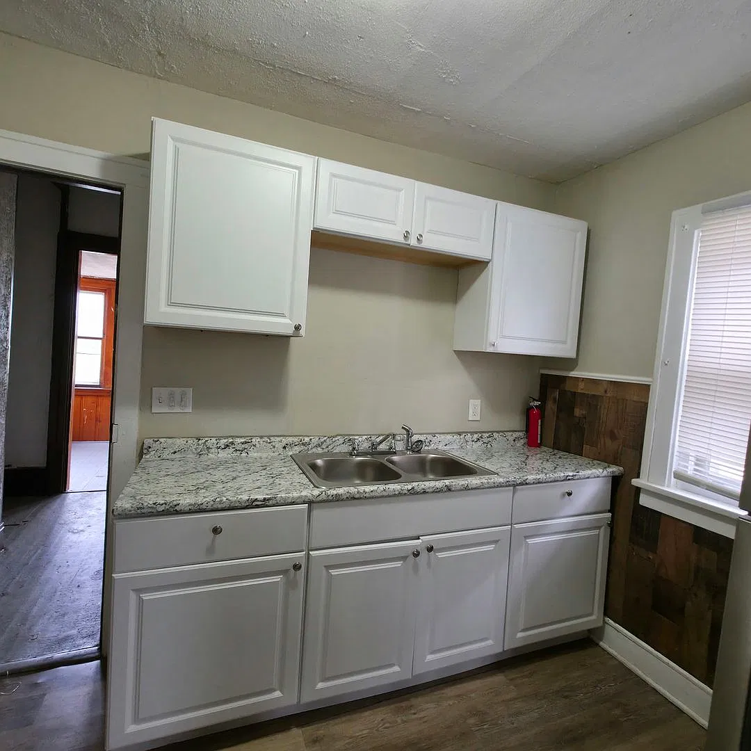 1394 Larchmont Rd — Photo 4