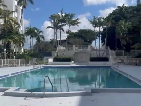 496 NW 165th Street Rd APT D611, Miami, FL 33169