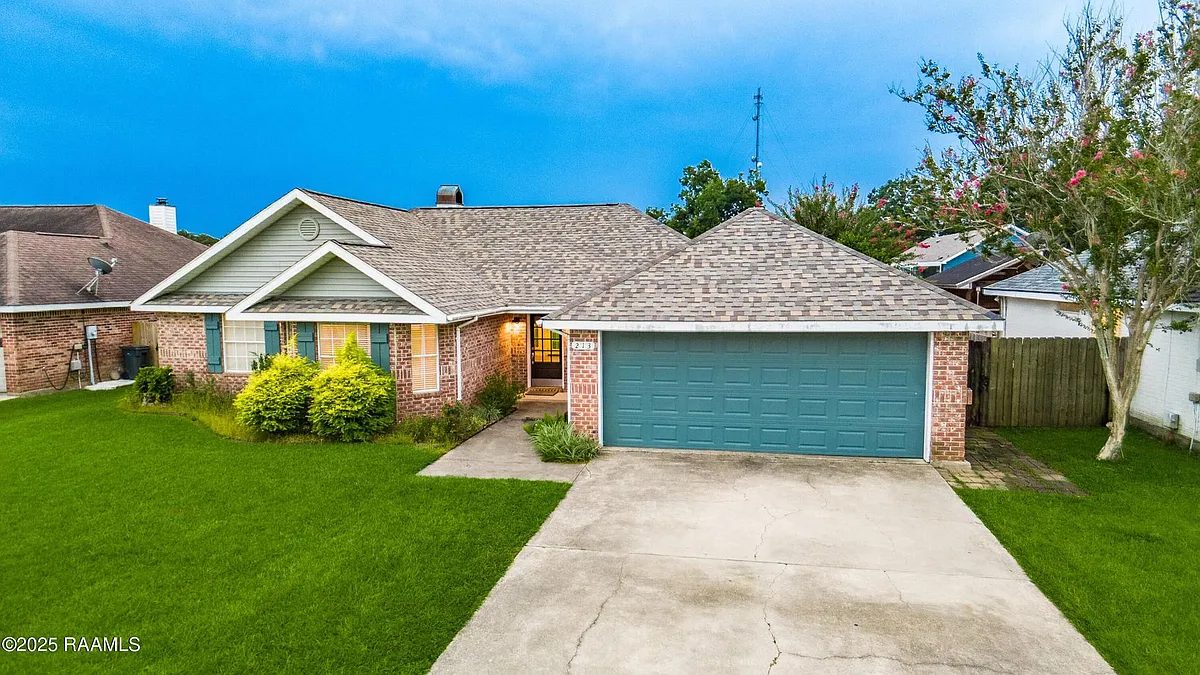 Building Photo - 213 Longleaf Dr