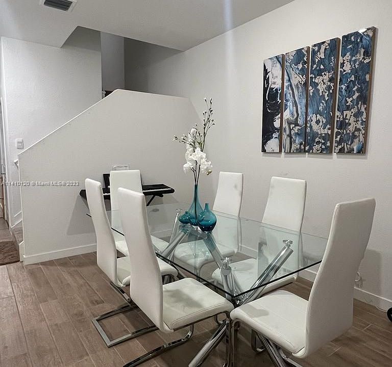 1st image of 825 SE 19th St #825