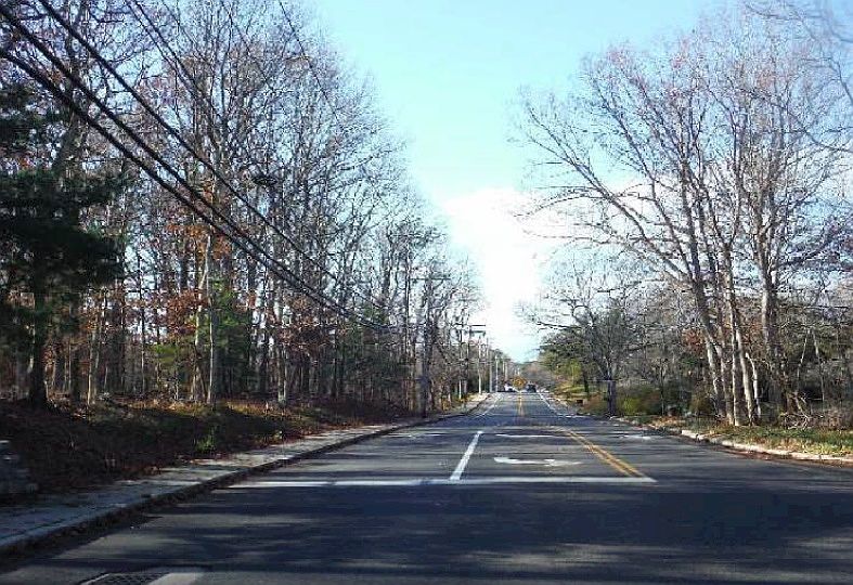 2nd image of 555 Canal Rd