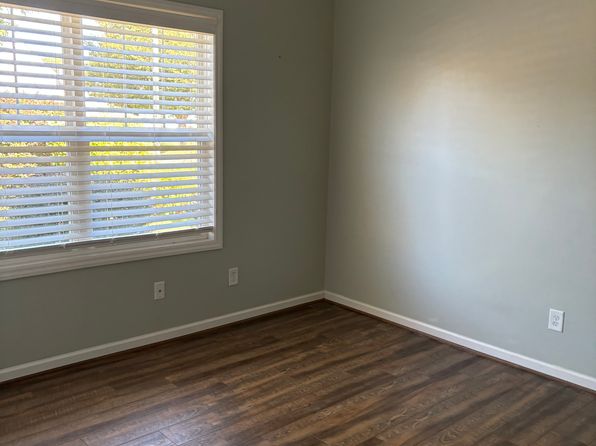1413 Platinum Ct, Mebane, NC 27302