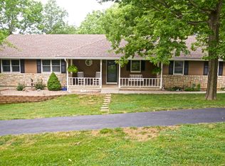 7618 NW Paradise Ln, Parkville, MO 64152