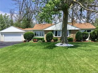 761 W River Rd, Grand Island, NY 14072