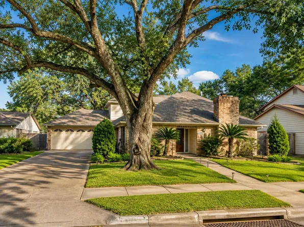 114 Camellia St, Sugar Land, TX 77478