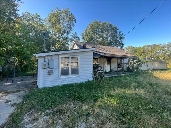 216 W Tebo St, Clinton, MO 64735