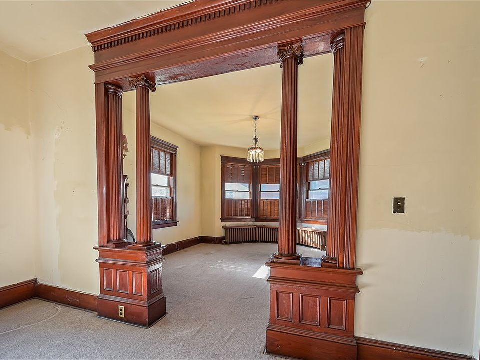 4th image of 616 E Main St
