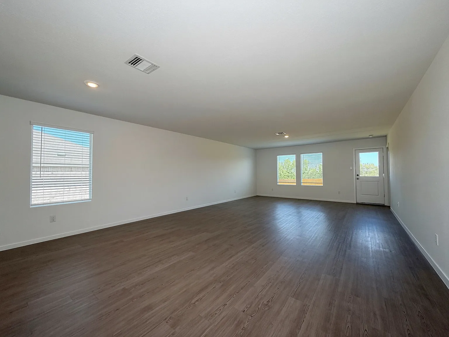 4 bed, 1908 sqft, $2,295 — Photo 3
