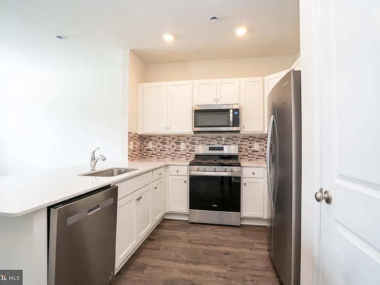 172 Mazzeo Dr — Photo 8