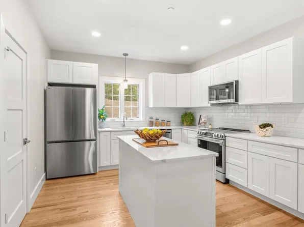 71 Driftwood Cir #27, Sandown, NH 03873