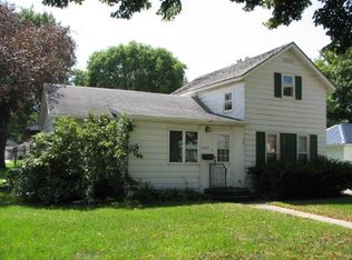 809 1st St W, Independence, IA 50644