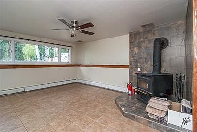 4th image of 212 Farewell Ave