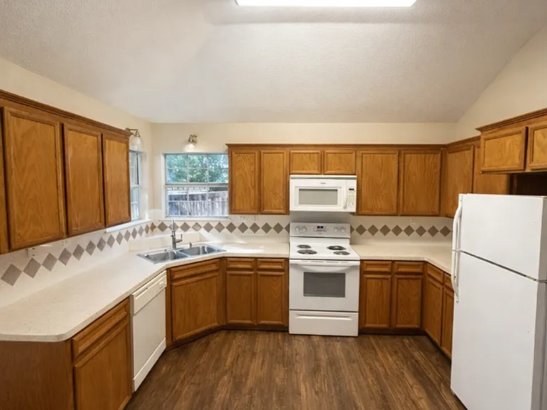 3907 Littlerock Dr — Photo 4
