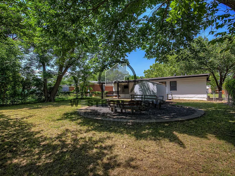 1308 Marshalldale Dr — Photo 45
