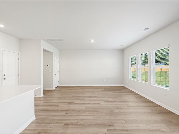 Welcome to the Lennon floorplan at Pleasant Brook.